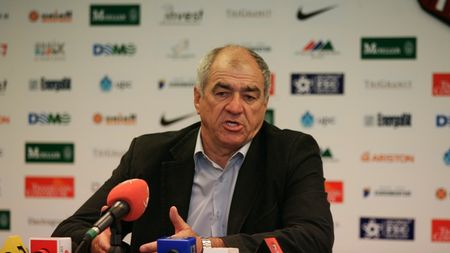 Hizo: "Vorbesc foarte mult cu rezervele"