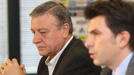 "L-am mandatat pe Lupescu să facă memoriu la FIFA** în cazul eliminării lui Cristi Chivu!"