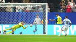 Cine a fost în spatele porții și a încercat să-l facă pe Leo Messi să rateze penalty-ul din Argentina – Egipt. Imaginile fac înconjurul lumii