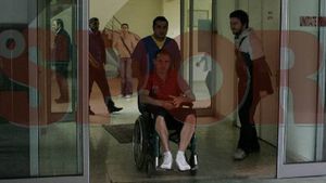 FOTO Autocarul Stelei, atacat cu pietre!** Fanii dinamoviști: 'Nu am fost noi'