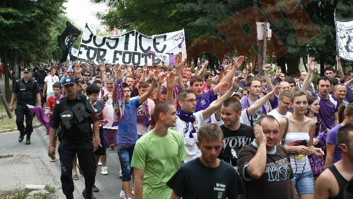 FOTO** Suporterii lui Poli au ieșit din nou în stradă! Anunțul lui Iancu i-a făcut pe fani să DEZARMEZE! Ce se va întâmpla cu jucătorii