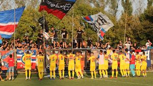 Steaua și-a prezentat echipamentul pentru noul sezon. GALERIE FOTO | Cum arată tricourile pe care le vor îmbrăca Elek și Băjenaru. Iulian Miu e încântat: "E special, are o valoare sentimentală"