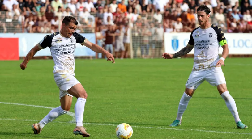 Primele mutări ale CSM Olimpia sub comanda lui Alexandru Pelici: mijlocași de la Alba Iulia și Tunari. Sătmărenii anunță că Ervin Zsiga se retrage, dar și despărțirea de alți 12 jucători