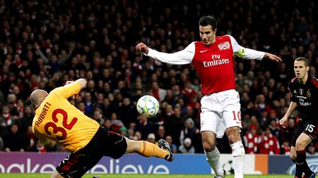 Arsenal a luat foc după ce Mancini a anunțat că îl vrea pe Van Persie!** Ce răzbunare le-au pregătit "tunarii" celor de la City