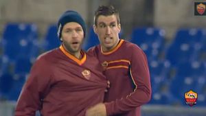 Strootman, susținut puternic de colegi după ce a aflat că va rata Mondialul. VIDEO - Filmulețul realizat de romani și mesajele lor
