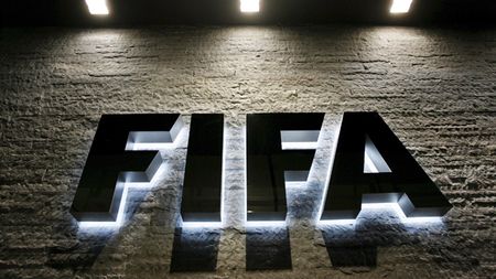 FIFA anchetează 300 de meciuri posibil trucate
