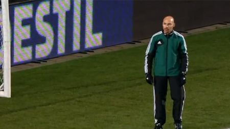 VIDEO HILAR** Toată Europa râde în hohote! Modul nemaivăzut în care a ales un arbitru să se încălzească