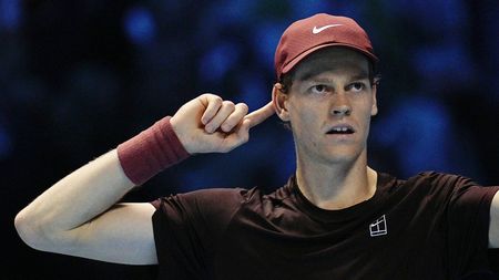 Jannik Sinner l-a răpus pe Carlos Alcaraz și a câștigat Turneul Campionilor pentru al doilea an la rând! Recordul fabulos al lui Ilie Năstase, doborât de italian