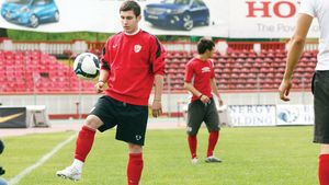 El e cel care poate "muta" tiki-taka din Ghencea în 'Groapă'!** :) "Idolul meu e Dinho"