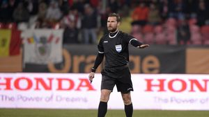 Tudor, gest incredibil la Dinamo - Chiajna 4-0! Ce i-a spus antrenorului Falub și nu s-a auzit la TV: "Vezi că fundașii tăi centrali sunt blat!". Antecedentele lui Tincu și Mamele cu Dinamo | EXCLUSIV 