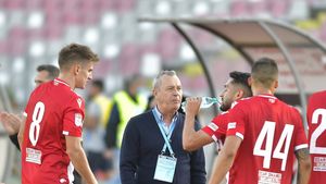 Dinamo, fără un jucător de bază împotriva lui CFR Cluj! De ce nu îl poate folosi Mircea Rednic pe mijlocaș
