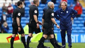 Chelsea, victorie în fața lui Cardiff după un offside scandalos nesemnalizat! VIDEO | Imagini intens comentate cu reacția managerului pe care greșeala de arbitraj îl poate trimite în Championship
