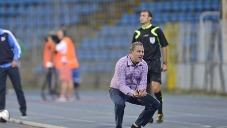 ProSport LIVE | Șumudică îl desființează pe Dică: "E greu la declarații că e sâsâit! Îmi trimit preparatorul fizic să vorbească cu el". Antrenorul ironizează campioana: "Promit să nu mai vorbesc despre FCSB Mogoșoaia"