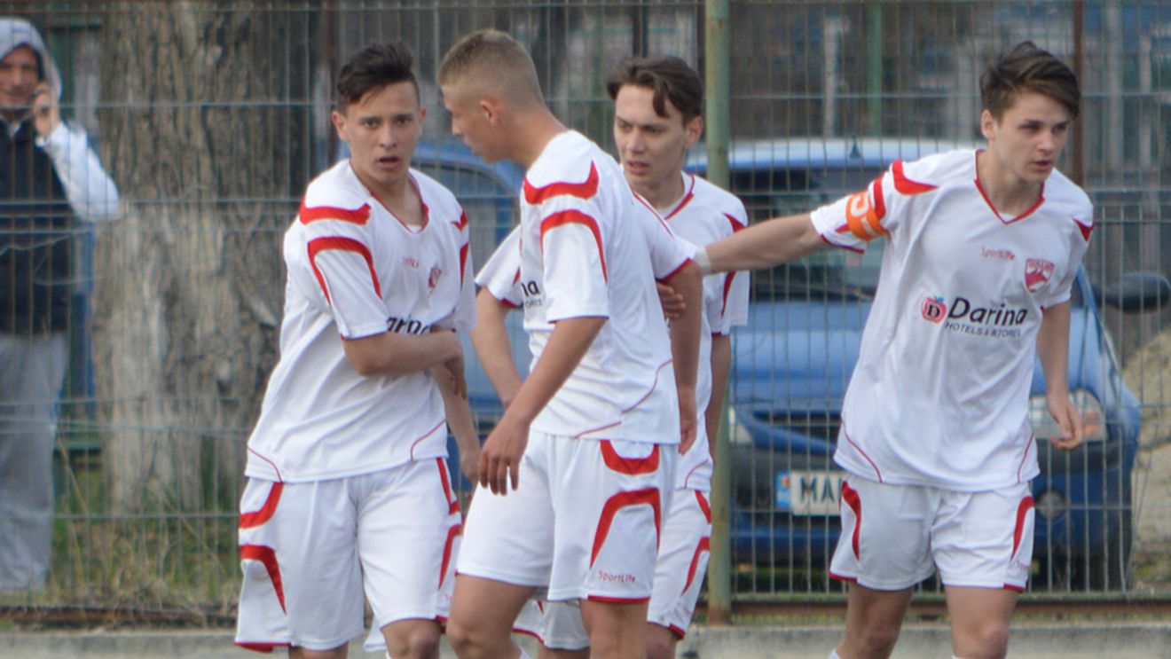 Juniorii dinamoviști au dat recital în Ghencea după ce la pauză erau conduși. Valentin Costache a bătut aproape singur Steaua
