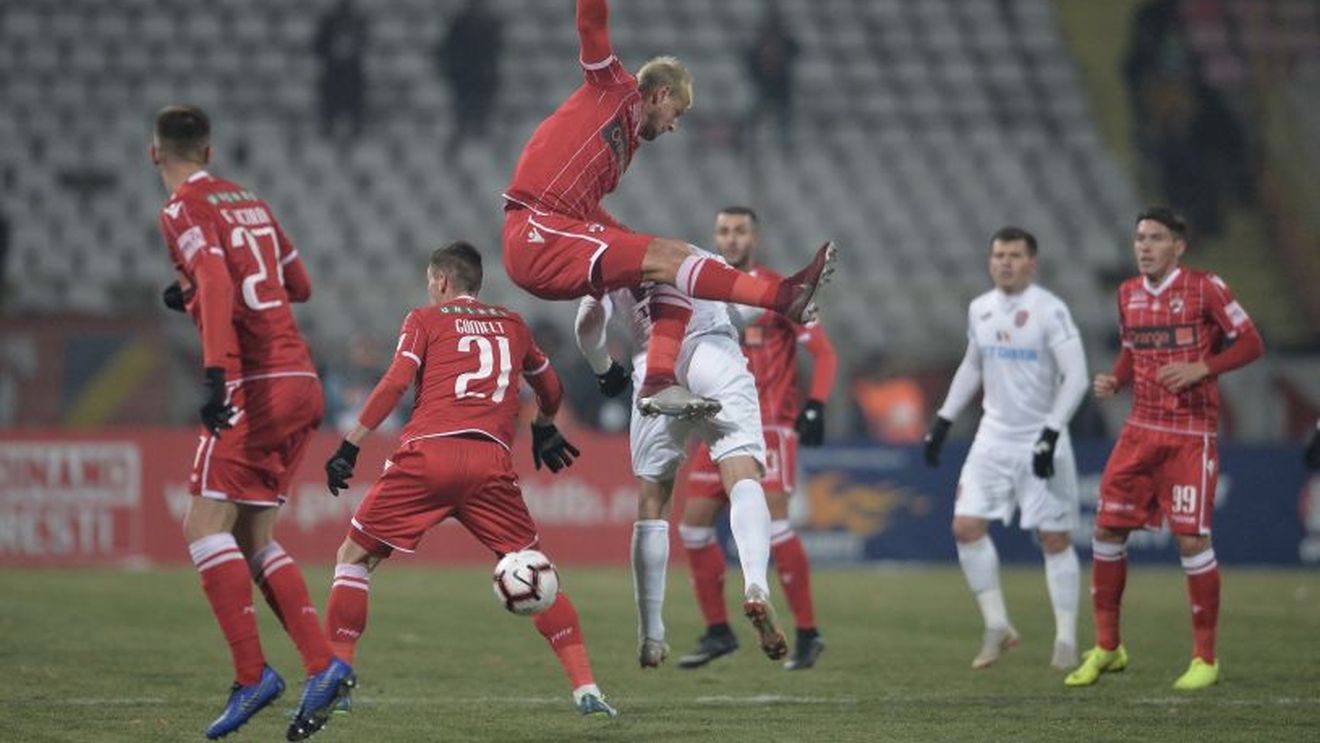 EXCLUSIV | Dezvăluire incredibilă despre un titular al lui Dinamo: "Are mari probleme cu genunchii și când e frig nu poate juca! În driblez și eu, la cele 120 de kilograme ale mele"