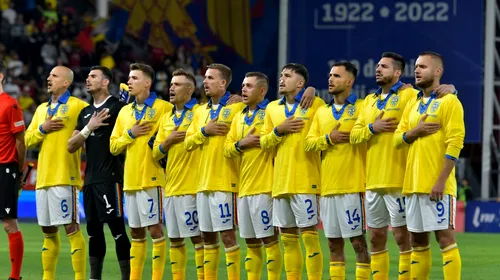 Imaginea care se vede o dată la 100.000 de meciuri: de ce România a avut doar 10 fotbaliști la poza de grup și la intonarea imnului! Ce jucător a lipsit și care a fost motivul