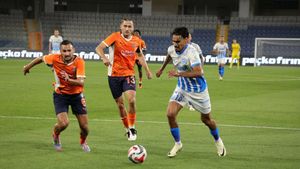 Universitatea Craiova în delir, victorie de gală cu Bașakșehir. 2-1 și se conturează grupele Conference League. Cronică de Cătălin Mureșanu