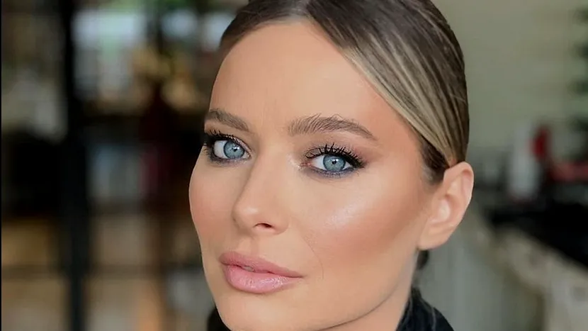 Laura Cosoi a dezvăluit cine îi va boteza cea de-a treia fetiță. ”Nu am mers pe varianta din copilăria noastră”