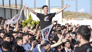 Fanii fostei echipe a lui Mircea Lucescu şi a lui Daniel Pancu i-au trimis peste 5 milioane de comentarii lui Jadon Sancho pentru a-l convinge să semneze