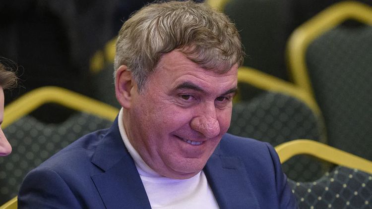 „Sunt Gică Hagi. Sună-mă”. Ce a urmat i-a schimbat viața și cariera