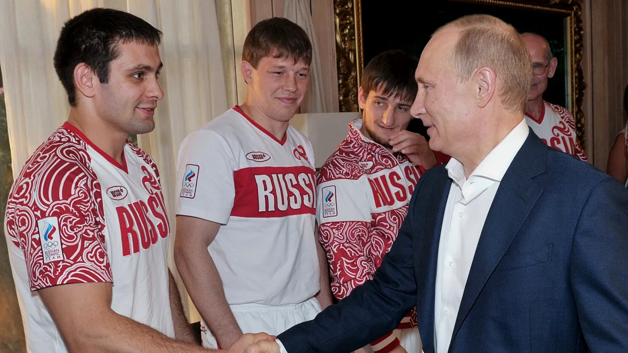 Putin s-a întâlnit cu medaliații de la Londra! FOTO Nu s-a simțit niciodată atât de MIC. Imaginile zilei