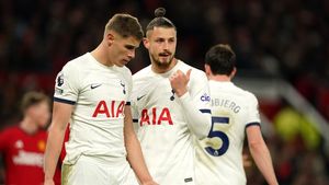 Dezastru pentru Tottenham la câteva minute după ce Radu Drăguşin a intrat pe teren cu Everton! Ange Postecoglou a rămas înmărmurit