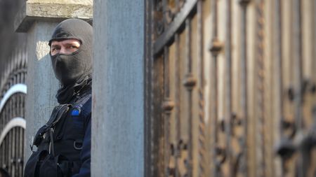 Antrenor de arte marțiale din Ovidiu, reținut după ce ar fi abuzat de trei fete