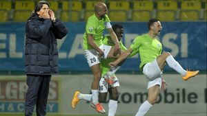 Grande Napoli. Antrenorul italian a transformat "ciuca bătăilor" din turul Ligii 1 în campioana returului: "El este cheia". Ce spun jucătorii și conducătorii Iașiului despre performanța CSMS-ului