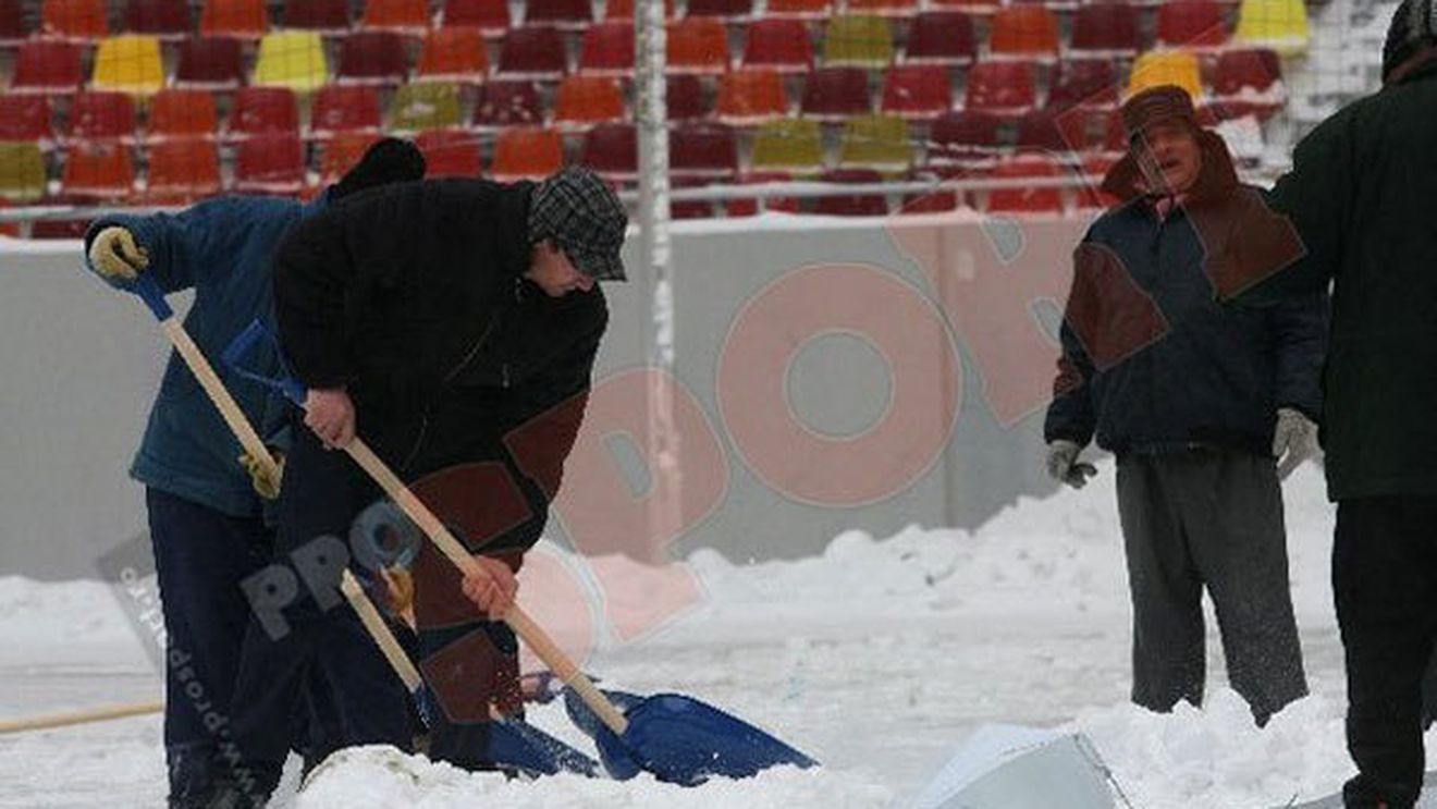 Primăria ne asigură că Steaua - Twente se va juca în condiții optime:** "Terenul va fi bun. Dacă trăgeam acoperișul, era posibil să fie mai multă zăpadă pe gazon"