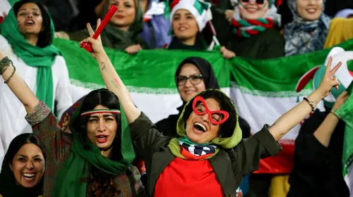 FOTO | Femeile din Iran, pentru prima oară pe stadion după o interdicție de 40 de ani