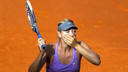 Șarapova a plecat de la Roland Garros în huiduielile publicului. Nimeni nu se aștepta ca marea rivală a Simonei să pățească așa ceva. Fanii nu au mai suportat