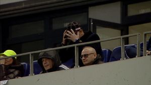 Adrian Mititelu, distrus după ce UTA a egalat-o pe FC U Craiova! Cum a fost surprins afaceristul la golul lui Postolachi | FOTO