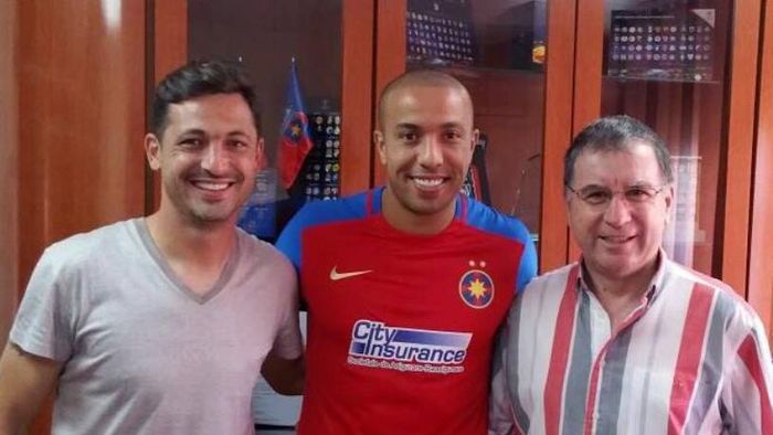Steaua l-a prezentat oficial pe Kharja! Rădoi: "Fanii nu trebuie să aștepte ca el să decidă fiecare meci" Cât au durat negocierile cu jucătorul marocan