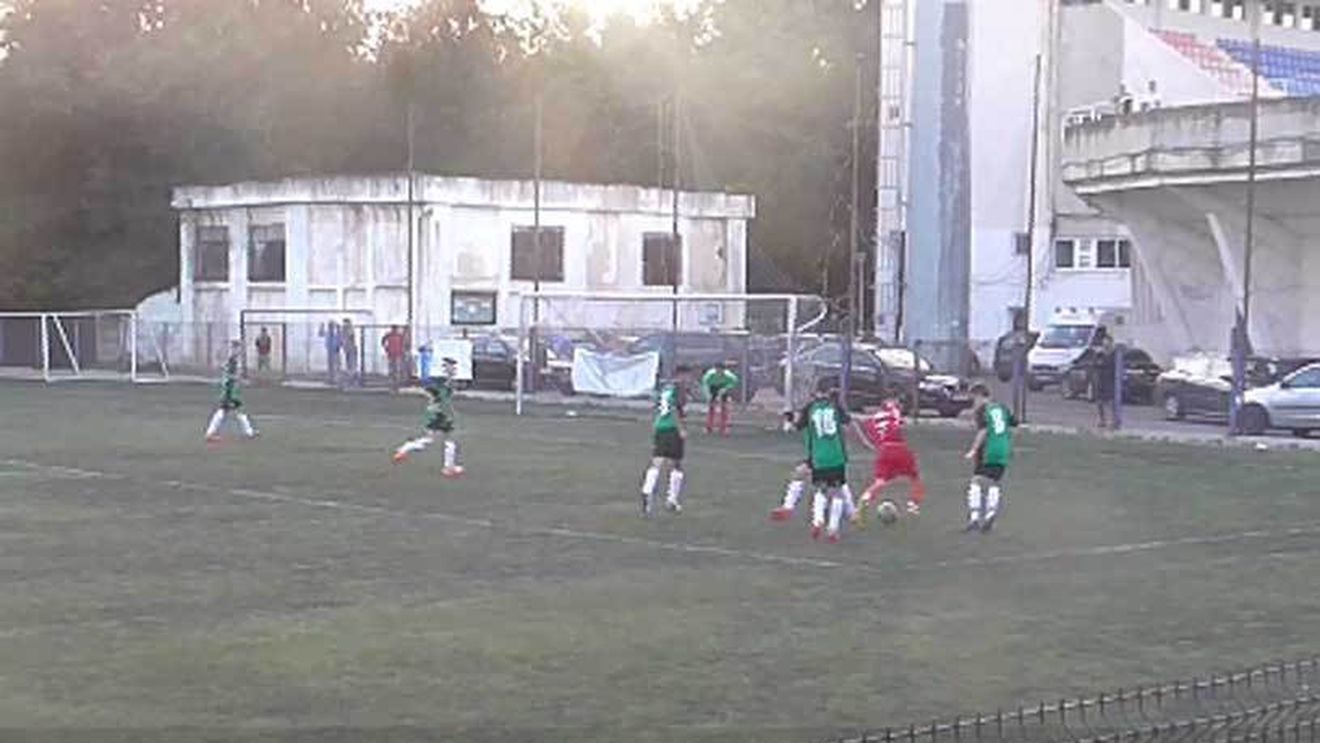 Scene brutale la un meci de Liga Elitelor U17. Antrenorul lui CSMS Iași U17, surprins în timp ce bătea un junior de pe banca de rezerve. FRF anchetează cazul
