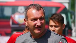 Antrenorul lui Sepsi OSK, Csaba LÃ¡szlÃ³, a avut un discurs altfel după remiza cu FCSB: "Nu vorbim despre playoff. Important este că oamenii au plecat de la stadion cu zâmbetul pe buze"