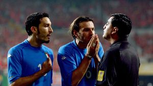 15 ani de la unul dintre cele mai scandaloase arbitraje din istoria Campionatului Mondial de fotbal. Povestea meciului Coreea de Sud - Italia și a ecuadorianului Byron Moreno