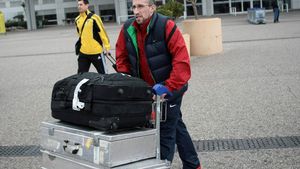 A picat transferul lui Latovlevici?** Francezii anunță că St. Etienne a renunțat la stelist și că va lua azi un alt fundaș