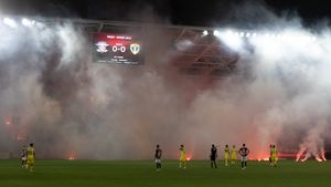 Fanii lui Rapid, reacție violentă după eşecul ruşinos cu Petrolul! Daniel Niculae, ținta furiei ultraşilor: l-au înjurat ca la uşa cortului! Nici acționarii nu au scăpat: "Plecați cu toții"