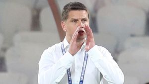 Flavius Stoican a plecat de la Dinamo: "Îi mulțumesc lui Negoiță că m-a înțeles. Nu am ofertă din lumea arabă". Reacție oficială: "Momentan, Mateuț se ocupă de echipă". Din iarnă se încearcă aducerea lui Rednic