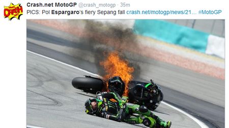 Încăpățânare de campion. Pol Espargaro a trecut proba focului în antrenamentele GP Malaisiei, la MotoGP: "Sunt... Ok? Hahaha, încerc să alerg mâine", deși are fractură. O bucățică de sticlă i-a provocat teribilul accident
