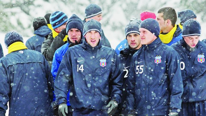 ATENȚIE, Steaua!** Cel mai mare avertisment pentru Ilie Stan! Decizia care ar putea să coste enorm clubul: "dubla" cu Twente, în pericol?