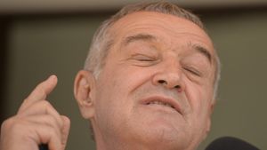 A găsit puterea să-i mulțumească lui Gigi Becali, deşi patronul a spus despre el că va fi dat afară şi că e terminat ca fotbalist. Prestația din FCSB - Farul Constanța 3-2 l-a impresionat pe patronul campioanei