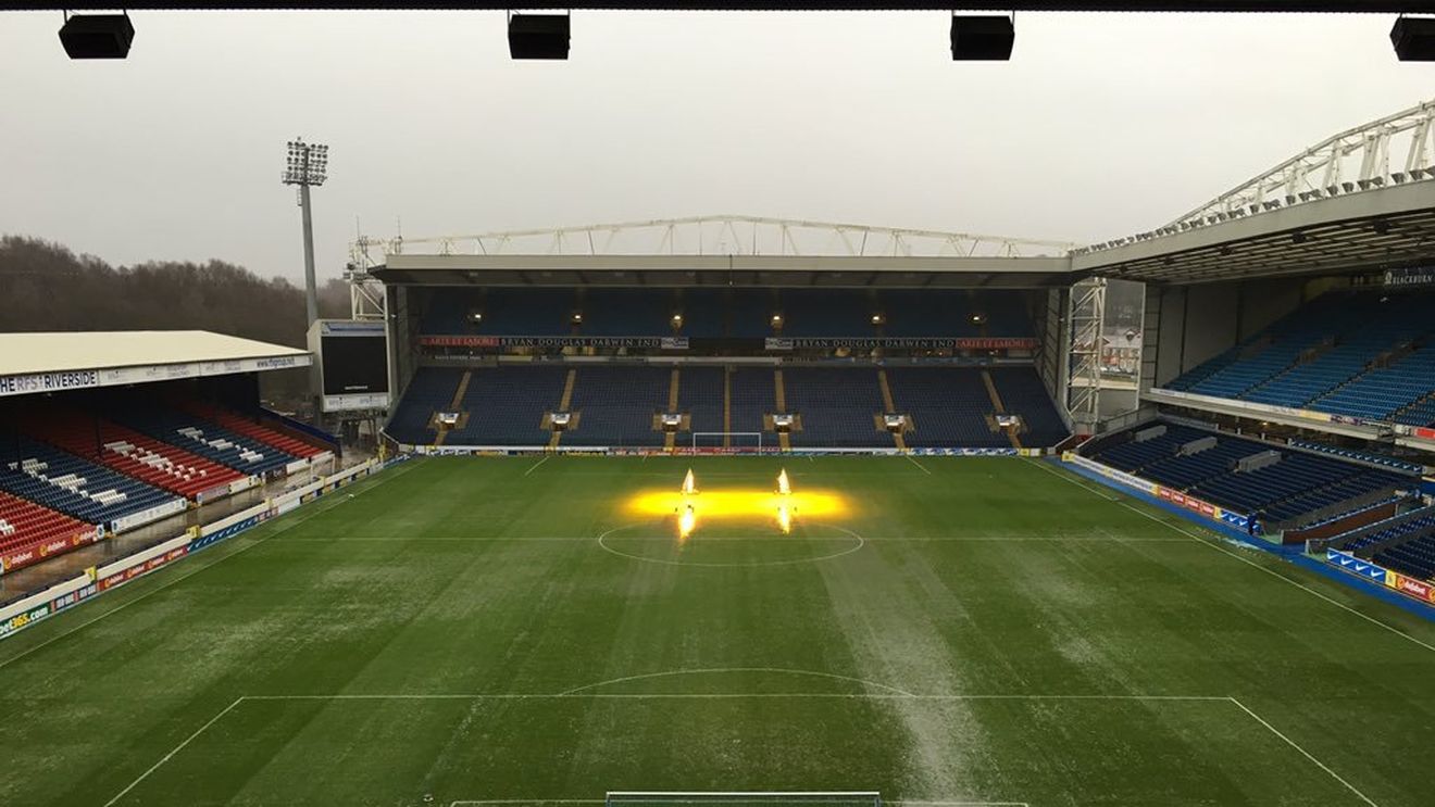 Mai multe meciuri din Marea Britanie, amânate din cauza ploii torențiale! Deocamdată, meciurile din Premier League se dispută conform programului