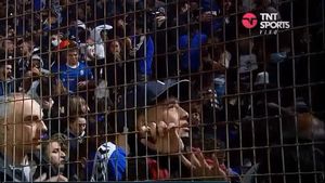 Scene tragice în prima divizie din Argentina, unde fanii Gimnasiei La Plata s-au bătut cu poliția la partida cu rivala Boca Juniors: un suporter a decedat! | VIDEO