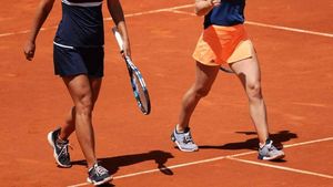 Invincibile! Halep și Begu au făcut show în proba de dublu: revenire "din altă lume" în setul al doilea și calificare în sferturi