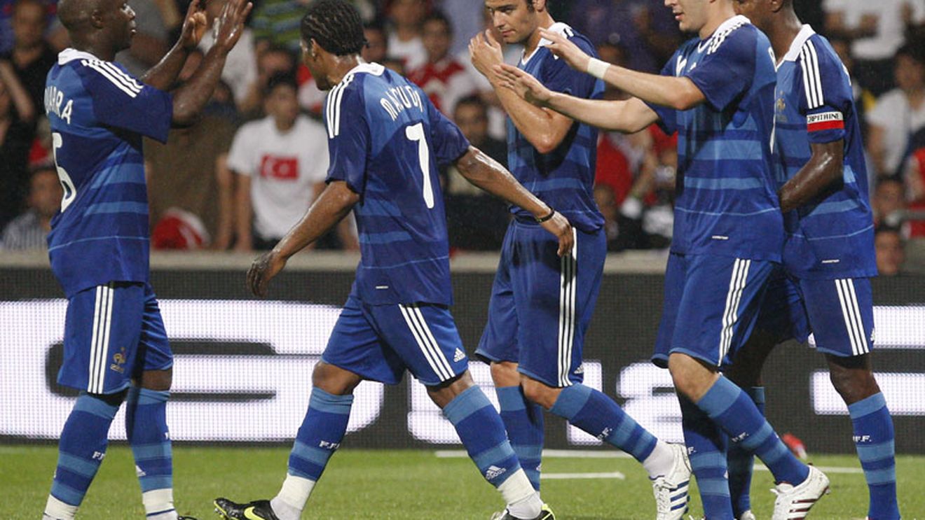 De cine ne temem?**"Francezii sunt extraordinari de la mijloc în sus!"