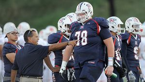 VIDEO XXXXL | Liceanul fish 'n chips: la doar 17 ani, ar putea fi cel mai înspăimântător jucător din prima ligă profesionistă. Ce consumă la regim un "micuț" de 2,15 metri și 200 de kilograme