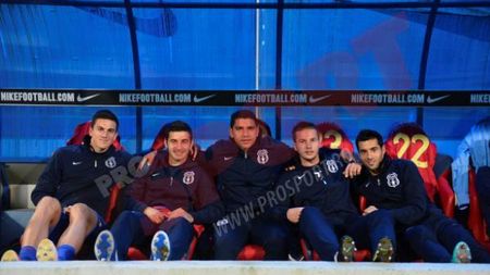 Steliști felicitați de suporteri