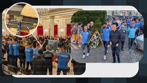 Imaginile durerii de la Hunedoara! Rămasă fără cuvinte, soția lui Mihai Leu a fost consolată de sute de oameni: gestul fotbaliştilor de la Corvinul