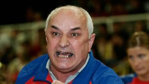 Paleu: "Tadici este un cretin, un dobitoc" / Tadici "Ești un țăran de Pietricica"